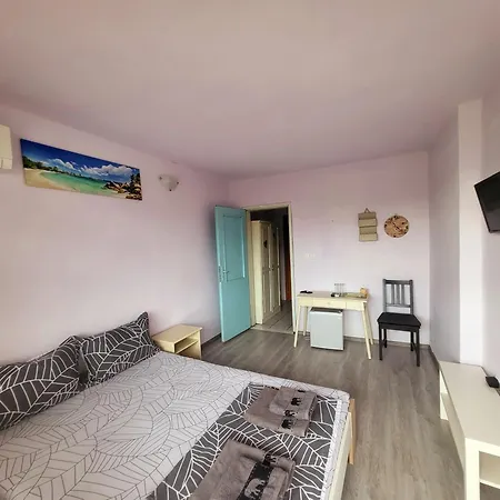 Гостьовий будинок Globus Kiten 2*