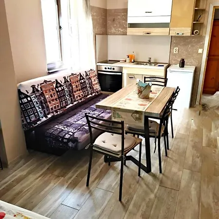 Гостьовий будинок Globus Kiten 2*